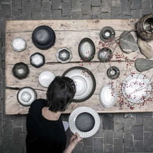 Load image into Gallery viewer, CAKE STAND BLACK INKU