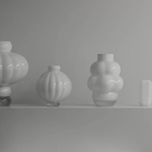Load image into Gallery viewer, BALLOON VASE 04, GLASS - BLACK
