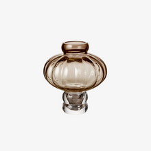 Load image into Gallery viewer, BALLOON VASE 02 - RAW WHITE
