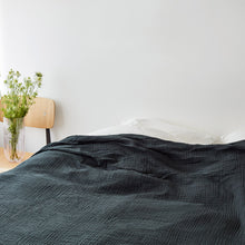 Load image into Gallery viewer, CRINKLE BEDSPREAD - ANTHRACITE
