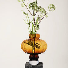 Load image into Gallery viewer, BALLOON VASE 03 - AMBER
