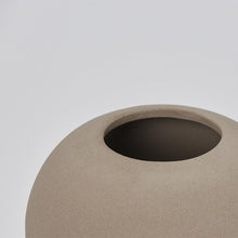 Load image into Gallery viewer, DOME VASE

