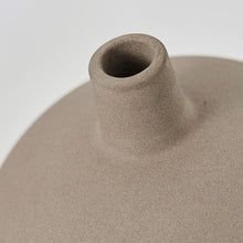 Load image into Gallery viewer, DOME VASE
