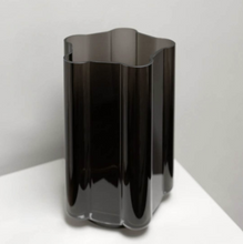 Load image into Gallery viewer, FUNKI VASE ROUNDED - BLUE
