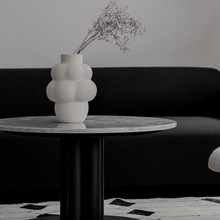 Load image into Gallery viewer, BALLOON VASE 04 - RAW WHITE
